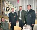 der Jubilar mit dem alten und neuen Obmann